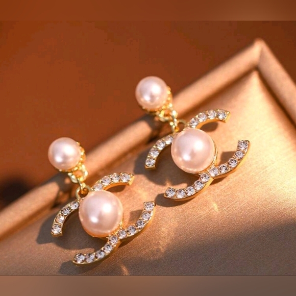 Chanel Style Earrings - Picture 7 of 9